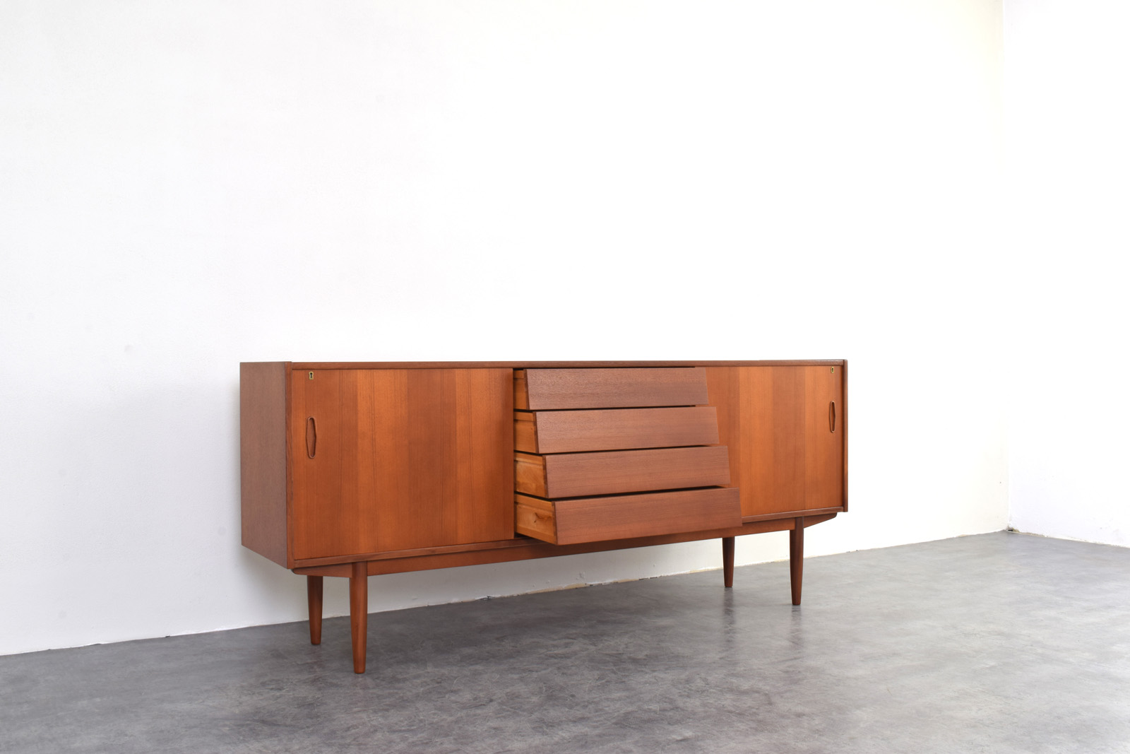 Skandynawski sideboard, proj. Nils Jonsson prod. P.S. Heggen, Norwegia, lata 60