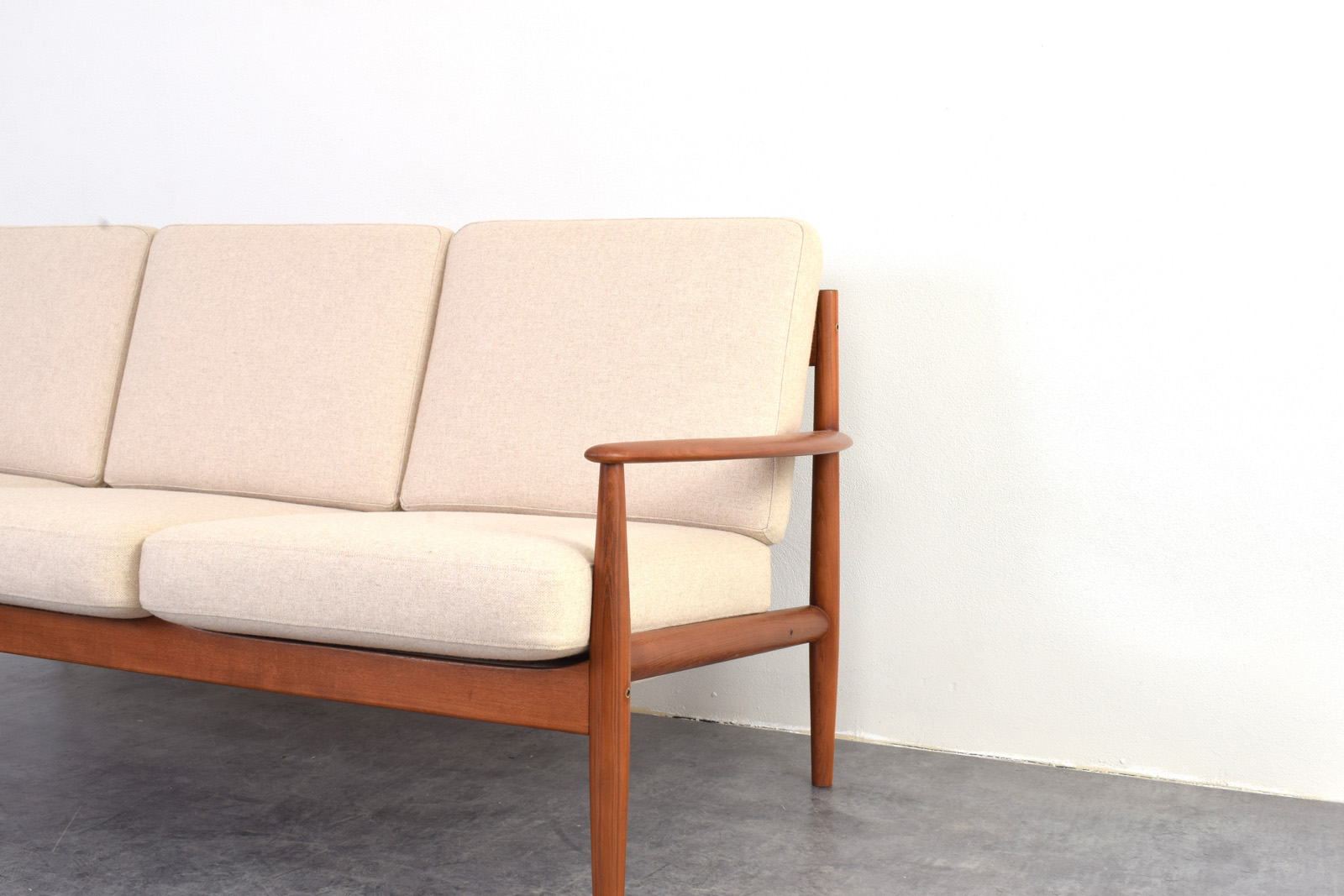 Skandynawska sofa tekowa proj. Grete Jalk, prod. France & Søn, Dania, lata 60