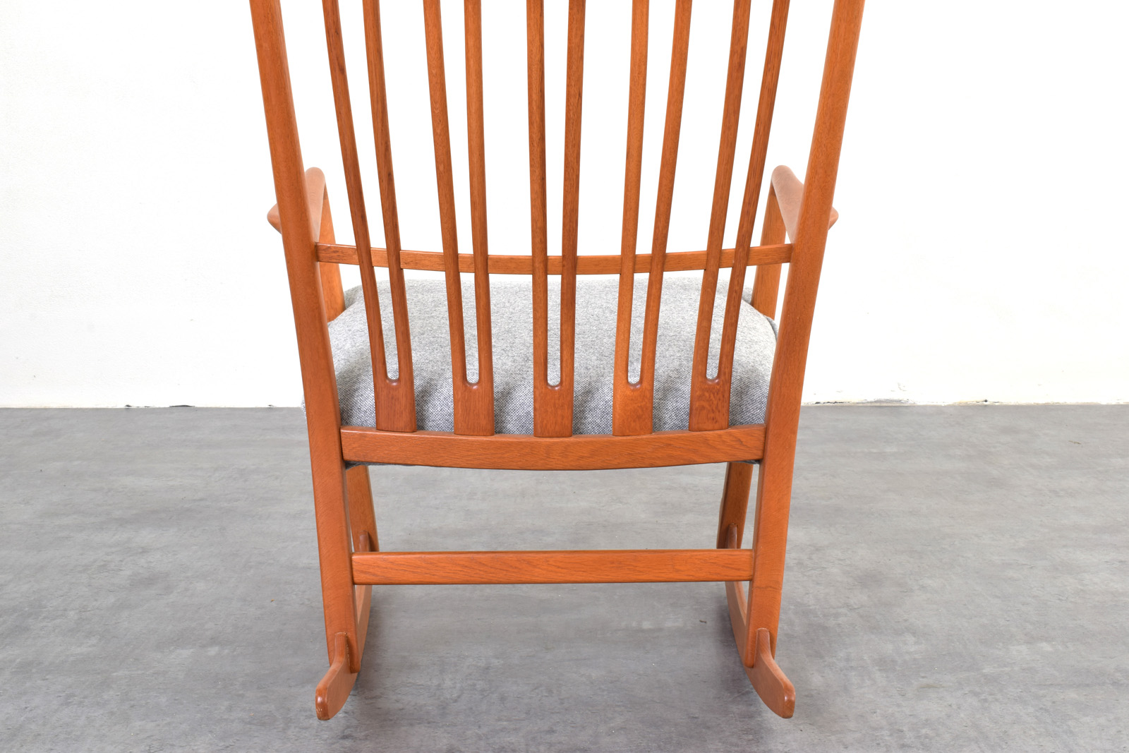 Fotel bujany vintage proj. Hans Wegner, prod. A/S Mikael Laursen, Dania, lata 50