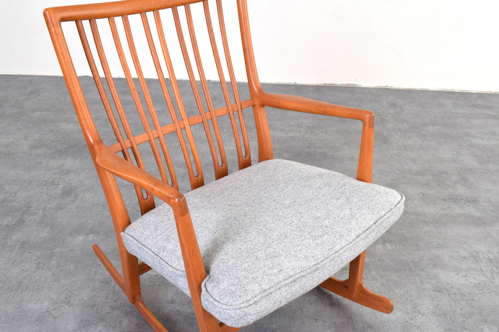 Fotel bujany vintage proj. Hans Wegner, prod. A/S Mikael Laursen, Dania, lata 50