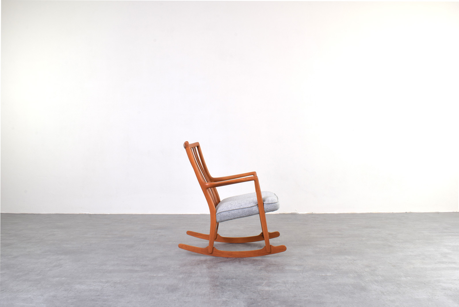 Fotel bujany vintage proj. Hans Wegner, prod. A/S Mikael Laursen, Dania, lata 50