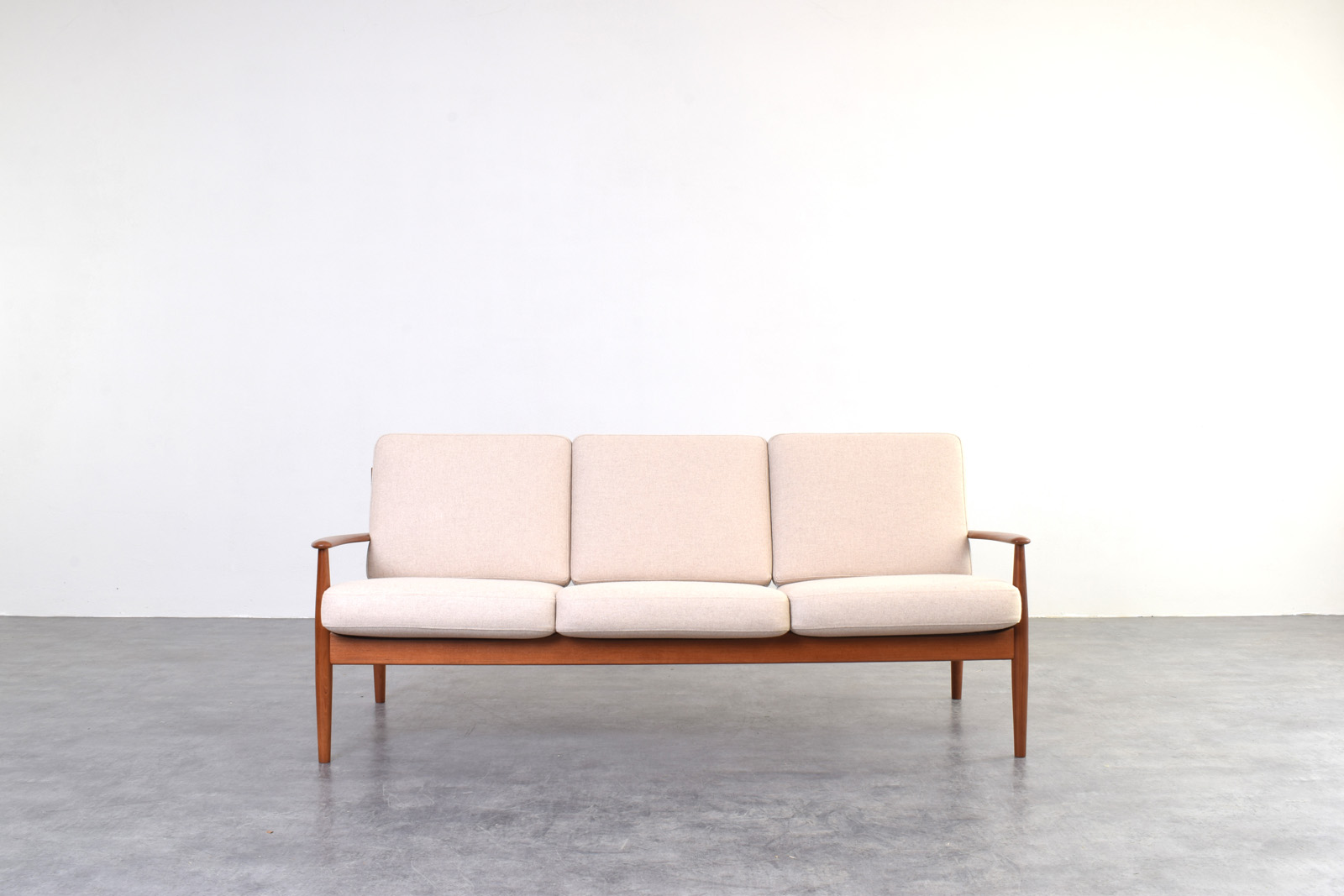 Skandynawska sofa tekowa proj. Grete Jalk, prod. France & Søn, Dania, lata 60