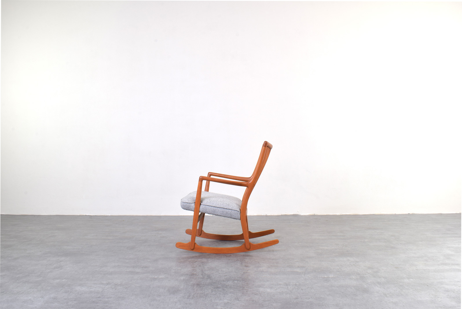 Fotel bujany vintage proj. Hans Wegner, prod. A/S Mikael Laursen, Dania, lata 50