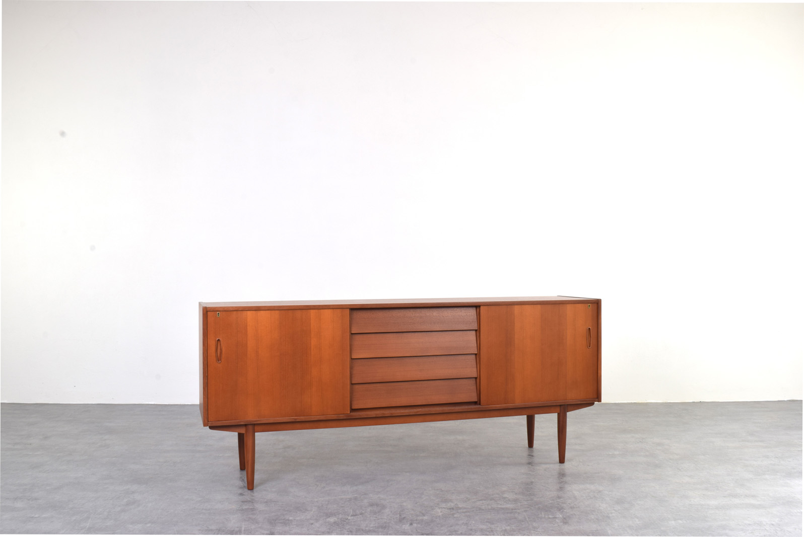 Skandynawski sideboard, proj. Nils Jonsson prod. P.S. Heggen, Norwegia, lata 60