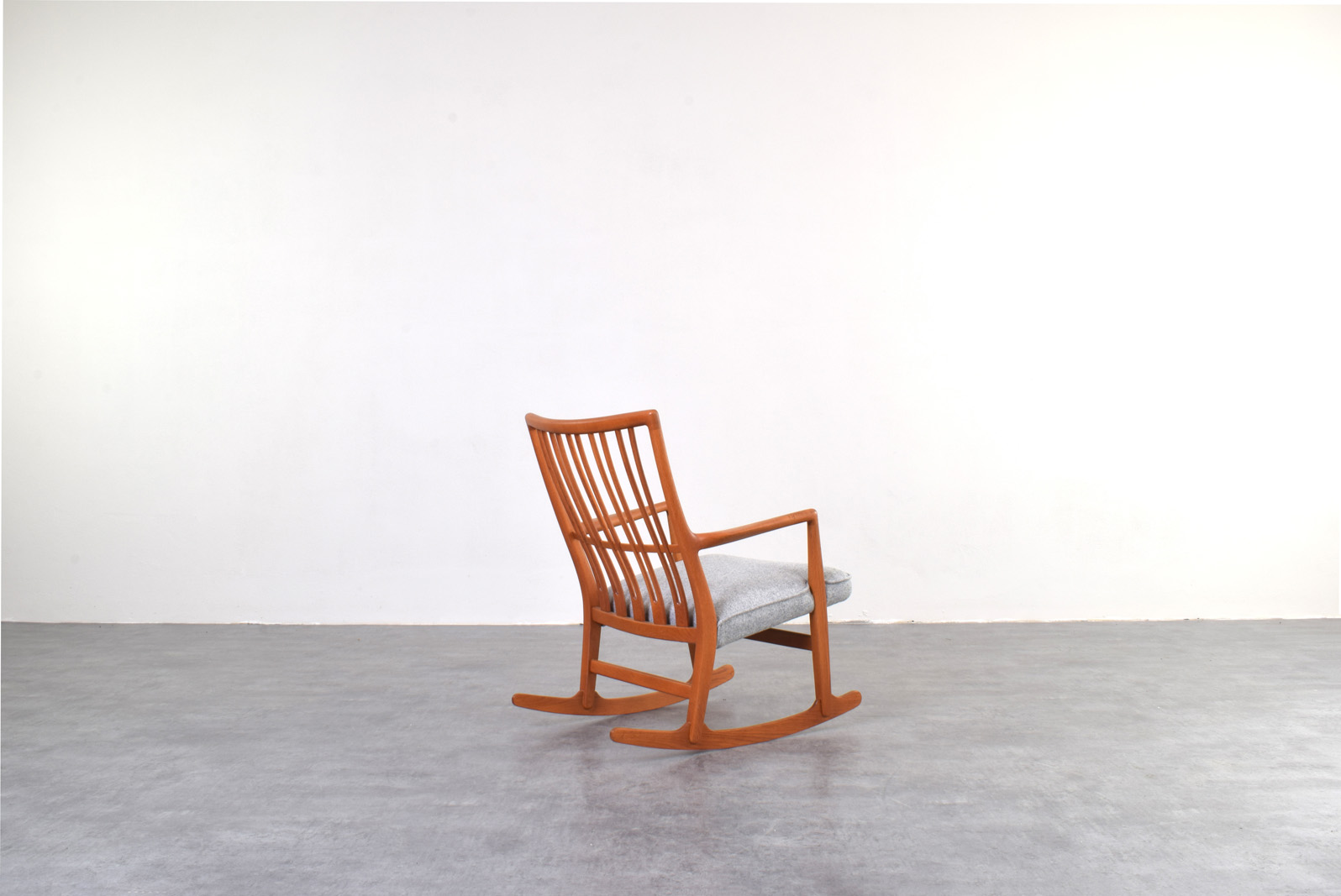 Fotel bujany vintage proj. Hans Wegner, prod. A/S Mikael Laursen, Dania, lata 50