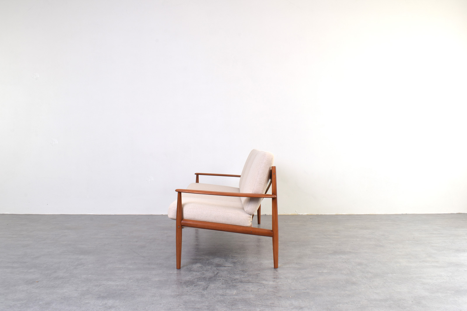 Skandynawska sofa tekowa proj. Grete Jalk, prod. France & Søn, Dania, lata 60
