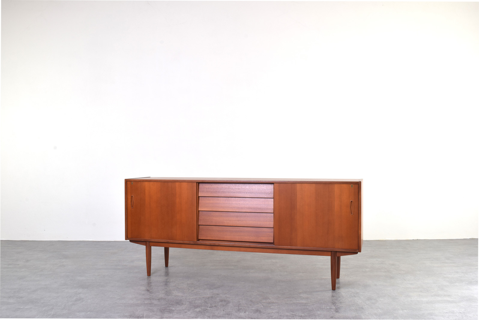 Skandynawski sideboard, proj. Nils Jonsson prod. P.S. Heggen, Norwegia, lata 60