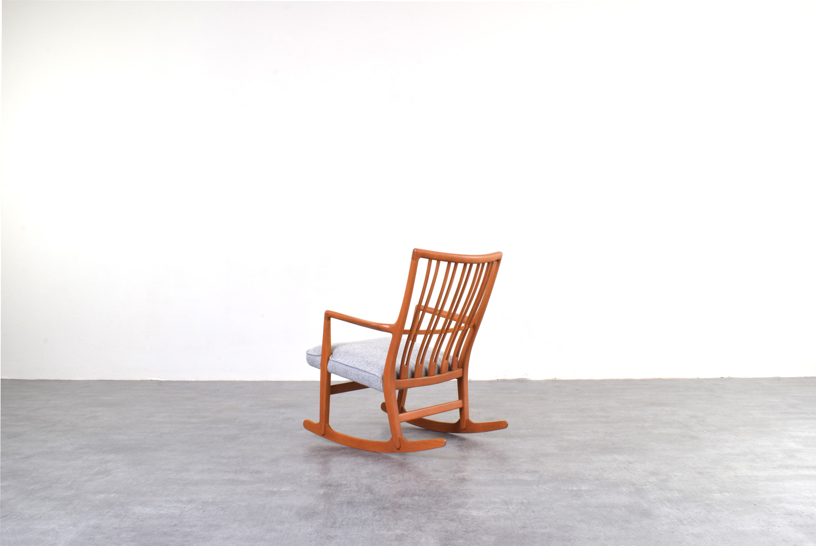 Fotel bujany vintage proj. Hans Wegner, prod. A/S Mikael Laursen, Dania, lata 50