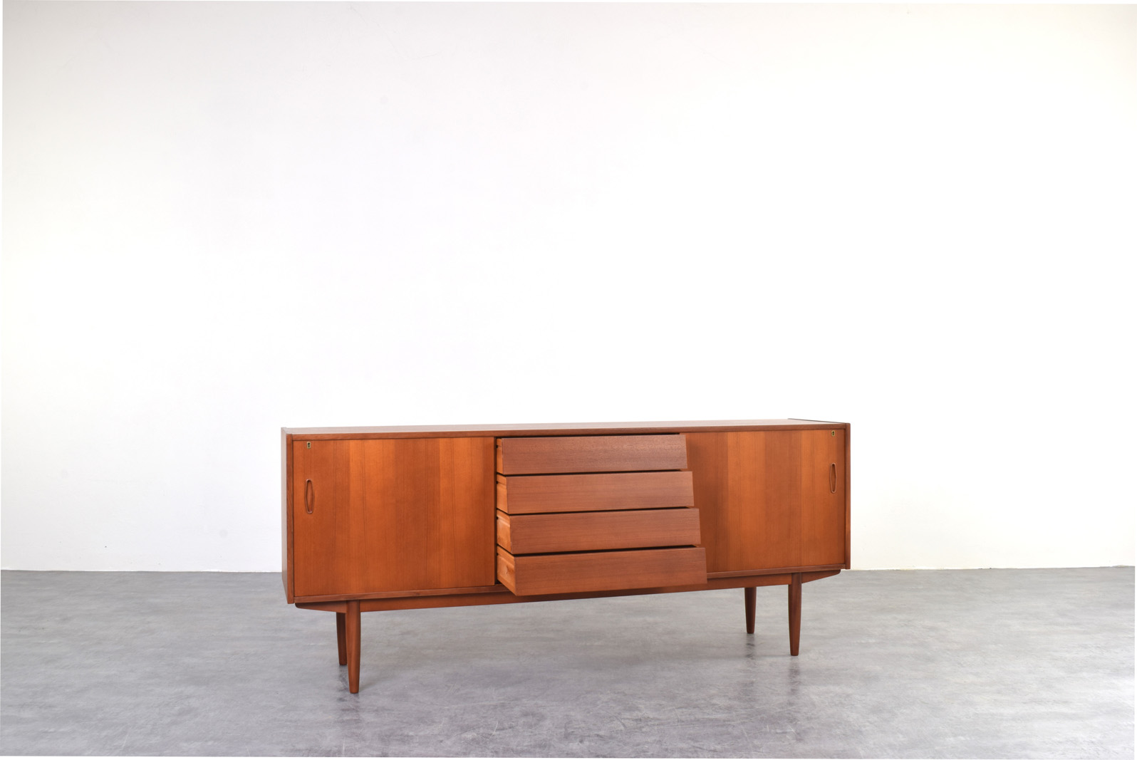 Skandynawski sideboard, proj. Nils Jonsson prod. P.S. Heggen, Norwegia, lata 60