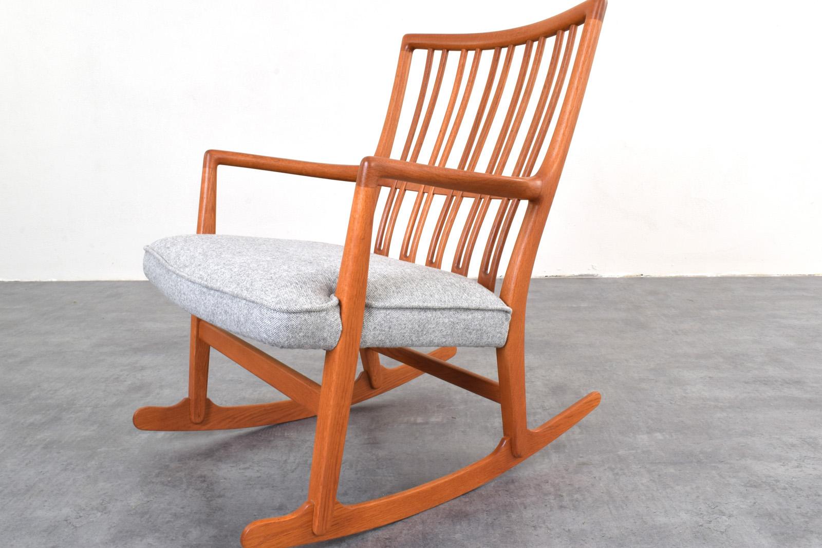 Fotel bujany vintage proj. Hans Wegner, prod. A/S Mikael Laursen, Dania, lata 50