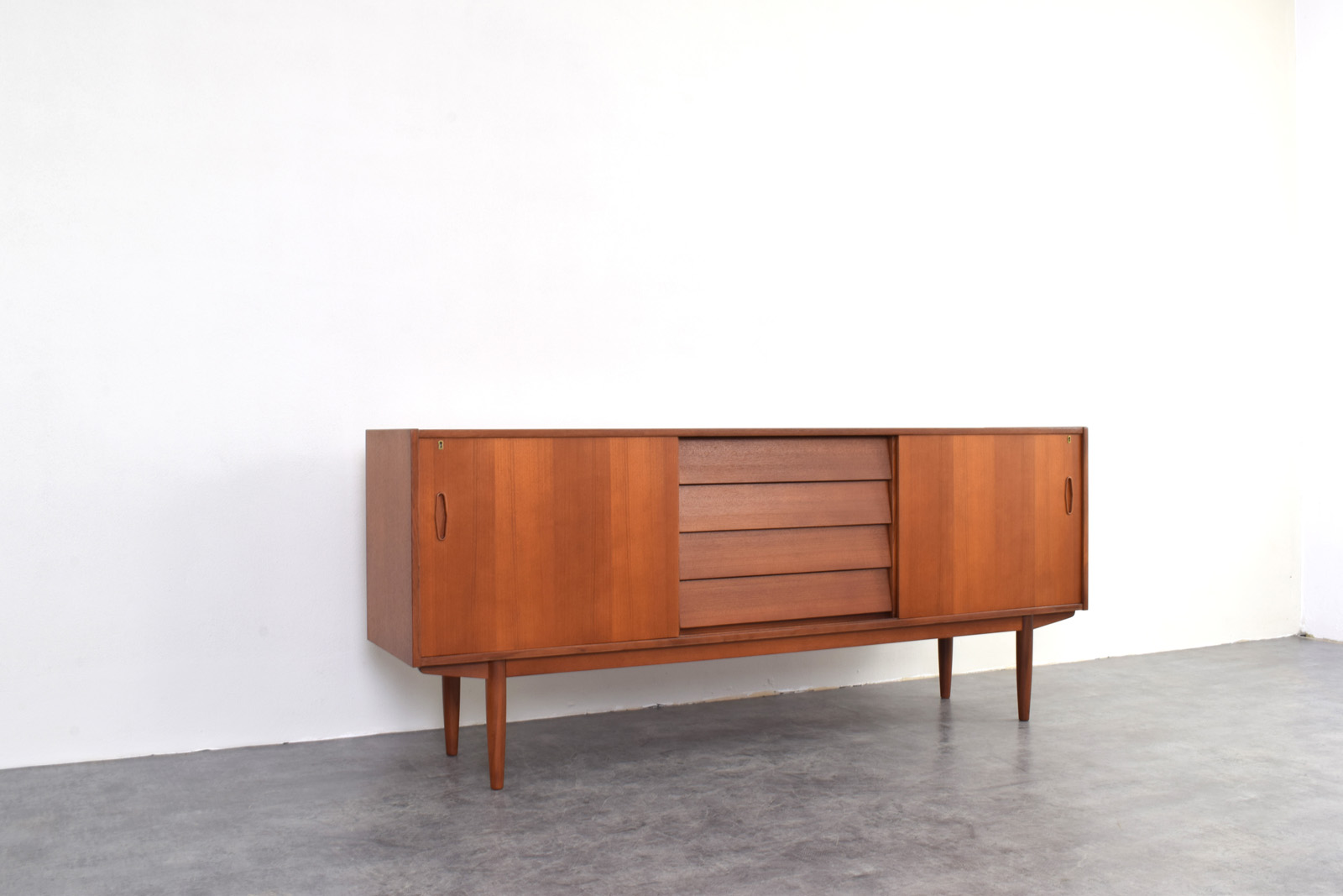 Skandynawski sideboard, proj. Nils Jonsson prod. P.S. Heggen, Norwegia, lata 60