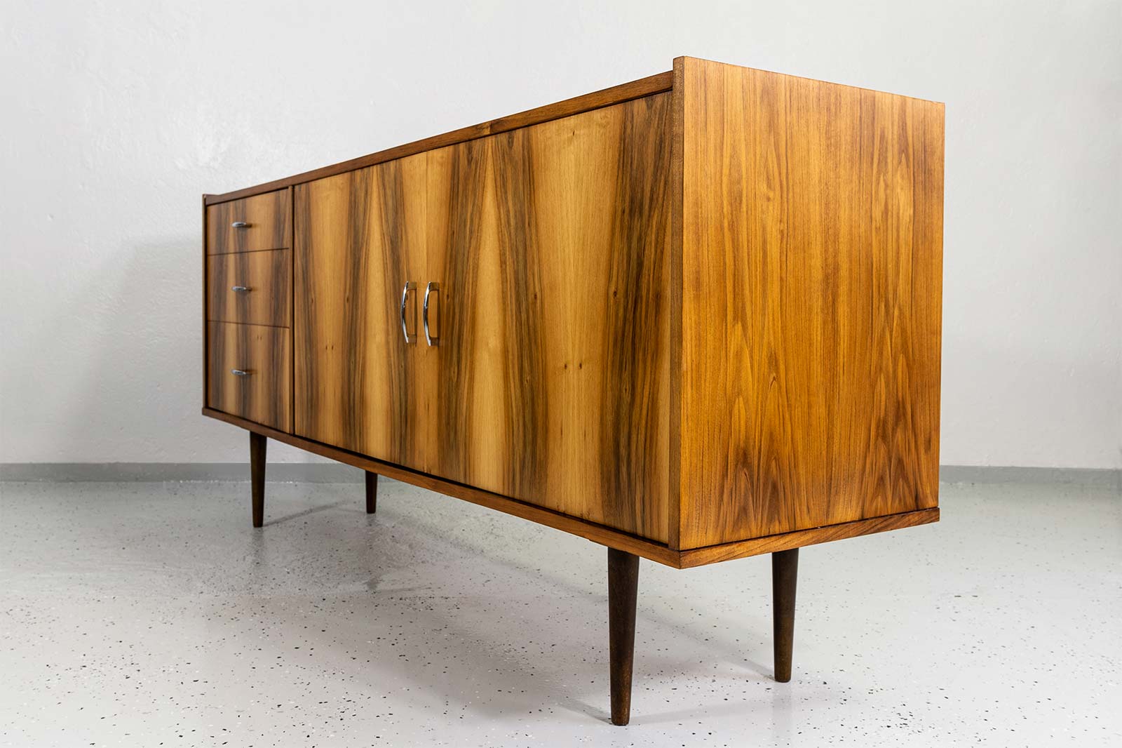 Komoda vintage, proj. M. Grabiński, Spółdzielnia Stolarzy Czarnków, PRL, lata 60