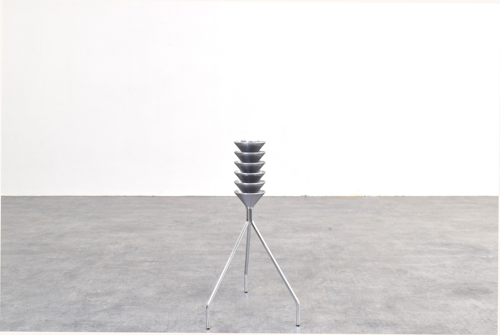 Gazetnik Omero, proj. Francisco Gomez Paz, prod. Driade, Włochy, 2006