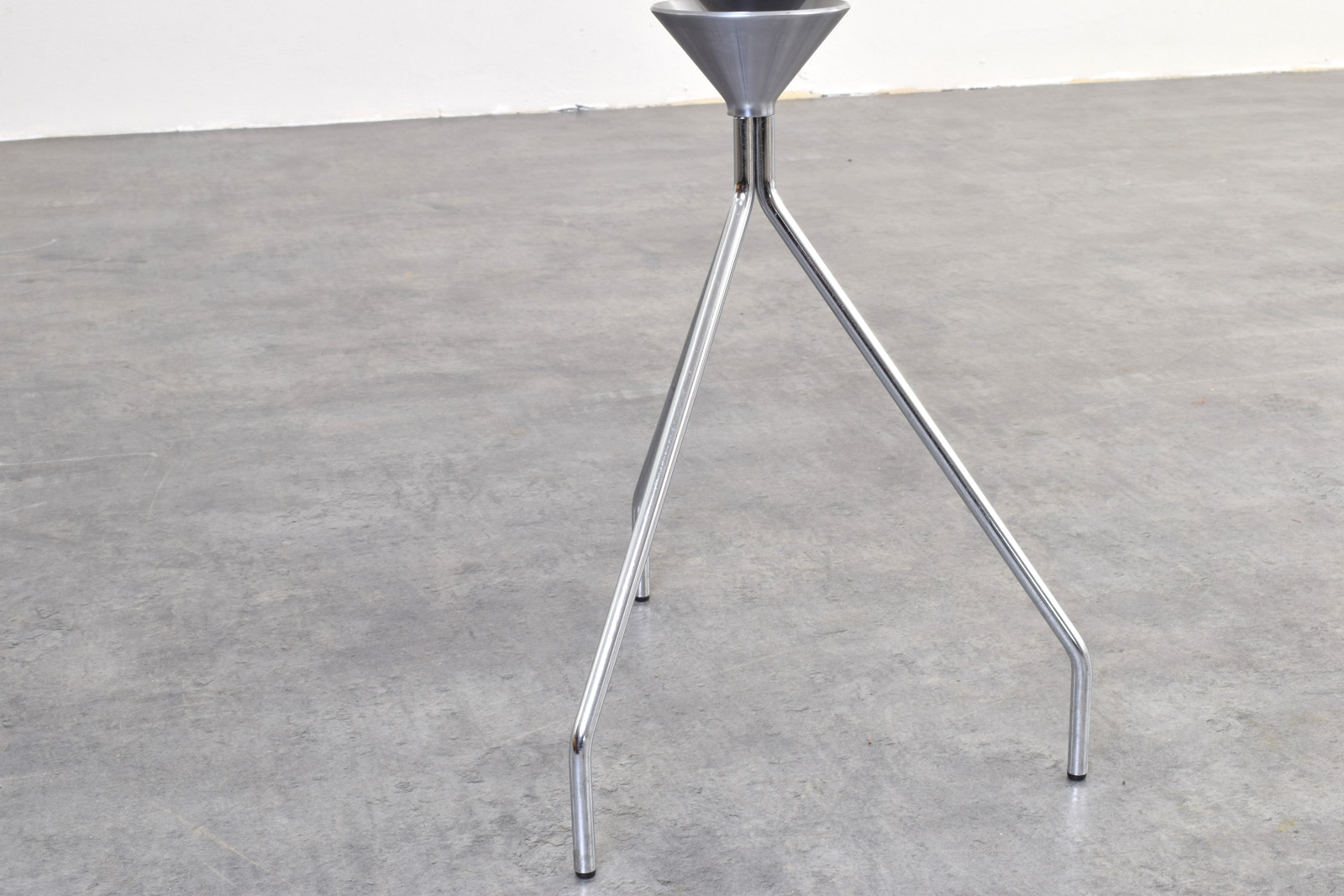 Gazetnik Omero, proj. Francisco Gomez Paz, prod. Driade, Włochy, 2006