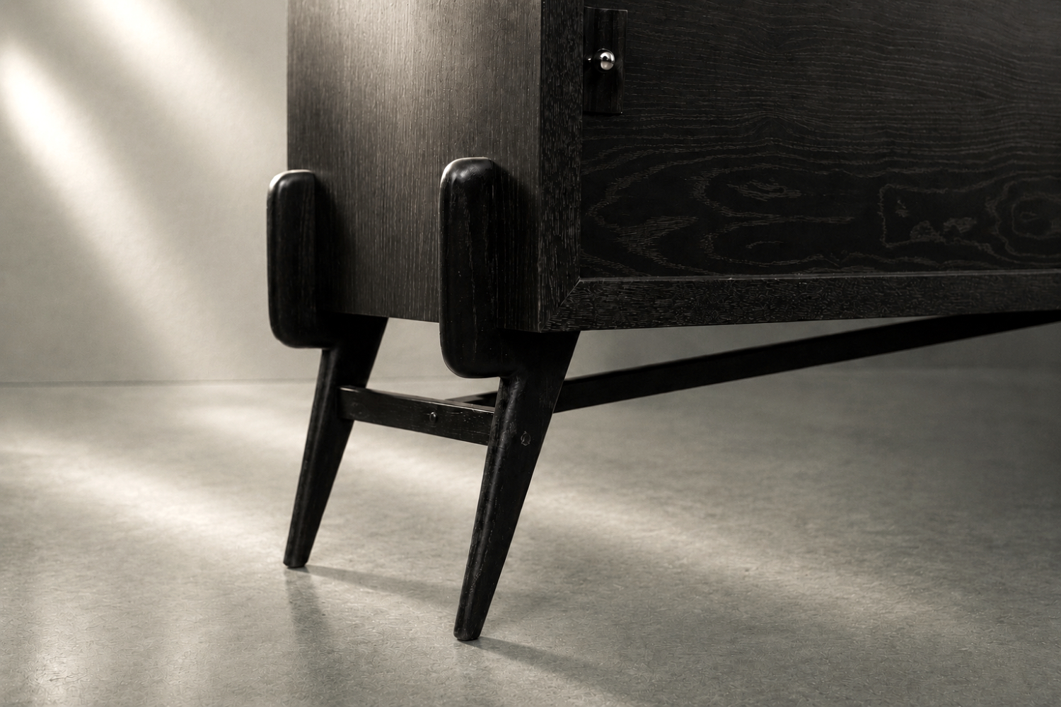 Modernistyczny sideboard dębowy w ciemnym kolorze, Skandynawia, lata 60