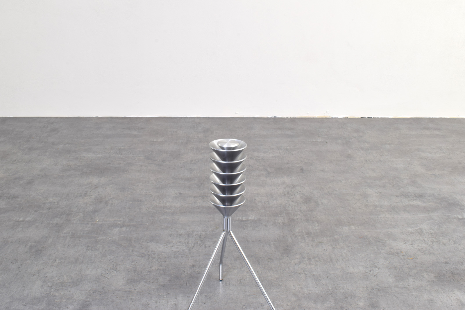 Gazetnik Omero, proj. Francisco Gomez Paz, prod. Driade, Włochy, 2006