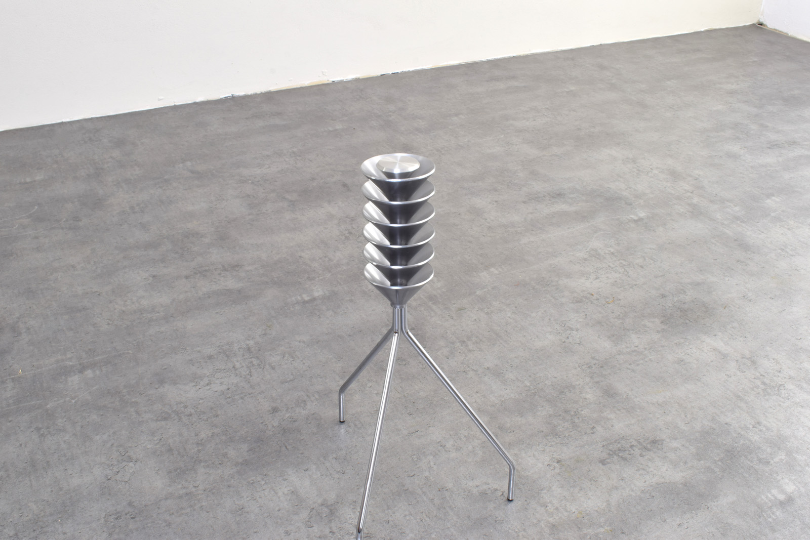 Gazetnik Omero, proj. Francisco Gomez Paz, prod. Driade, Włochy, 2006