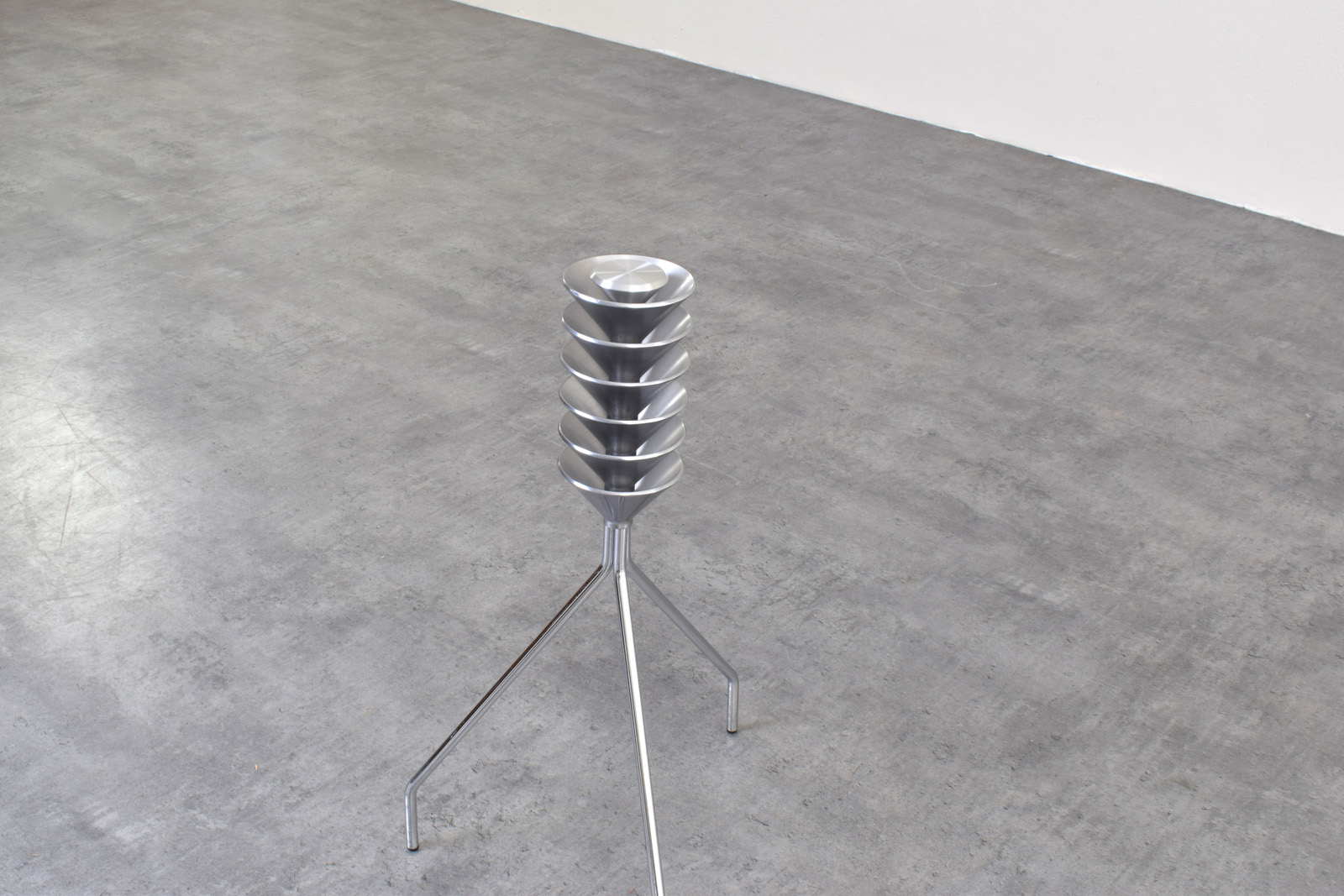 Gazetnik Omero, proj. Francisco Gomez Paz, prod. Driade, Włochy, 2006