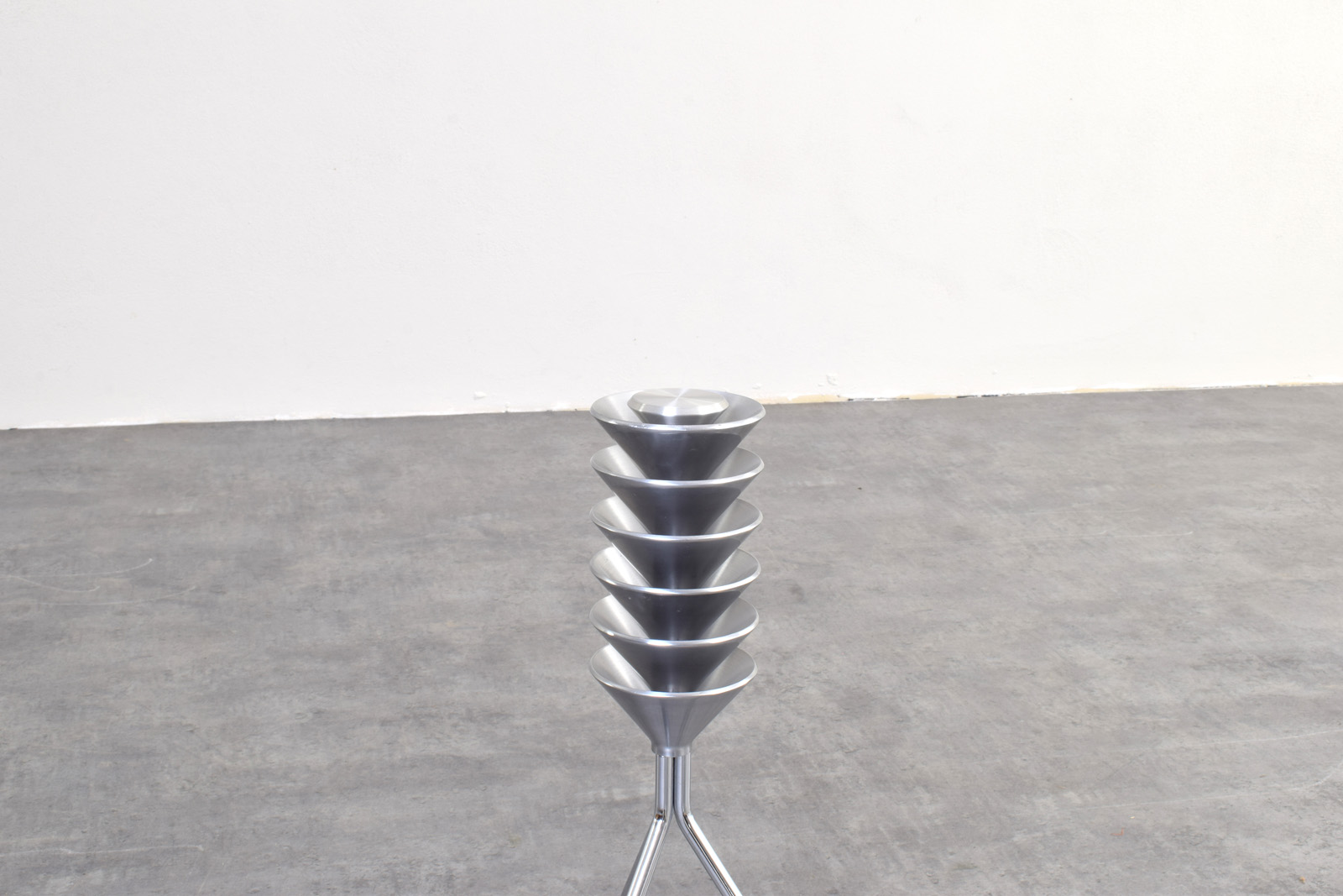 Gazetnik Omero, proj. Francisco Gomez Paz, prod. Driade, Włochy, 2006
