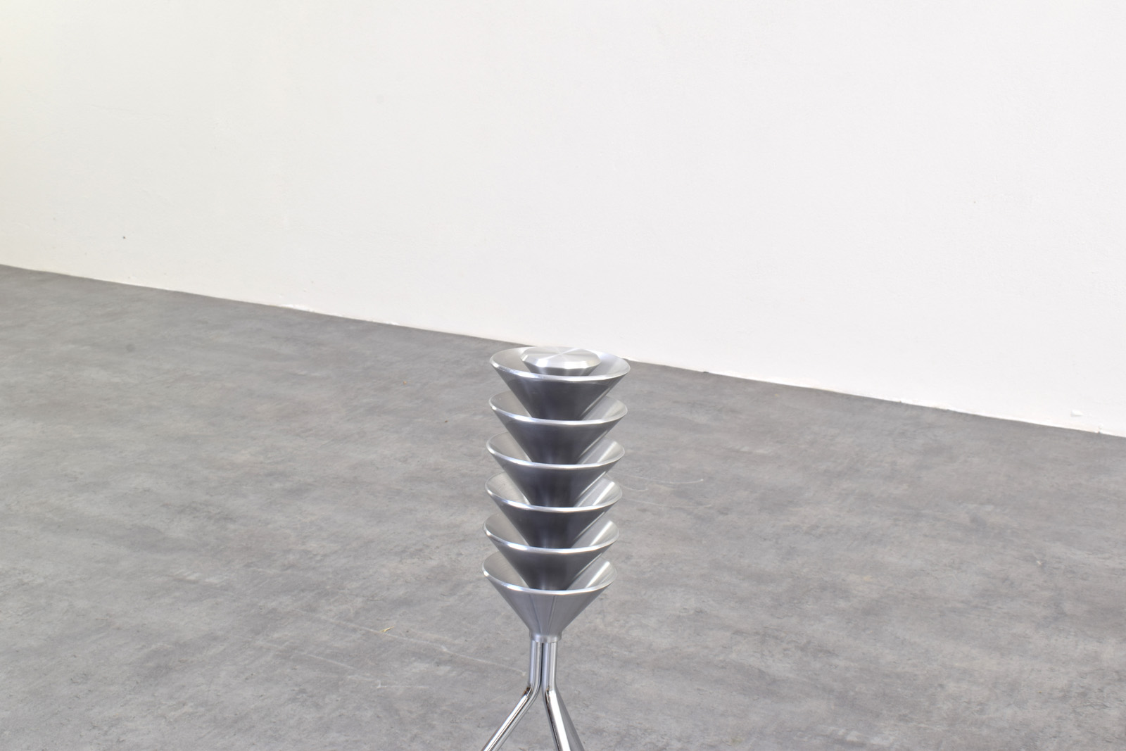 Gazetnik Omero, proj. Francisco Gomez Paz, prod. Driade, Włochy, 2006