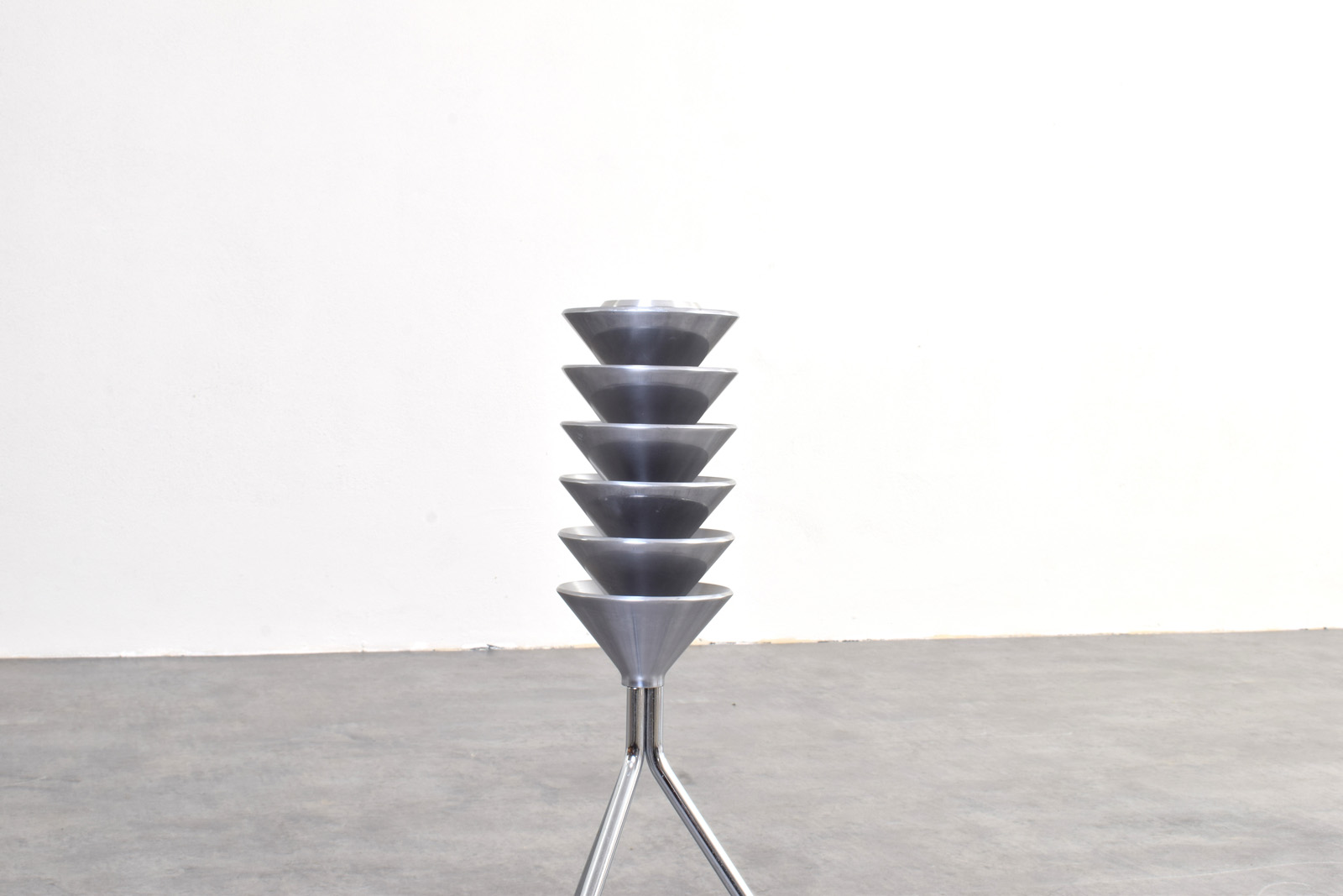 Gazetnik Omero, proj. Francisco Gomez Paz, prod. Driade, Włochy, 2006