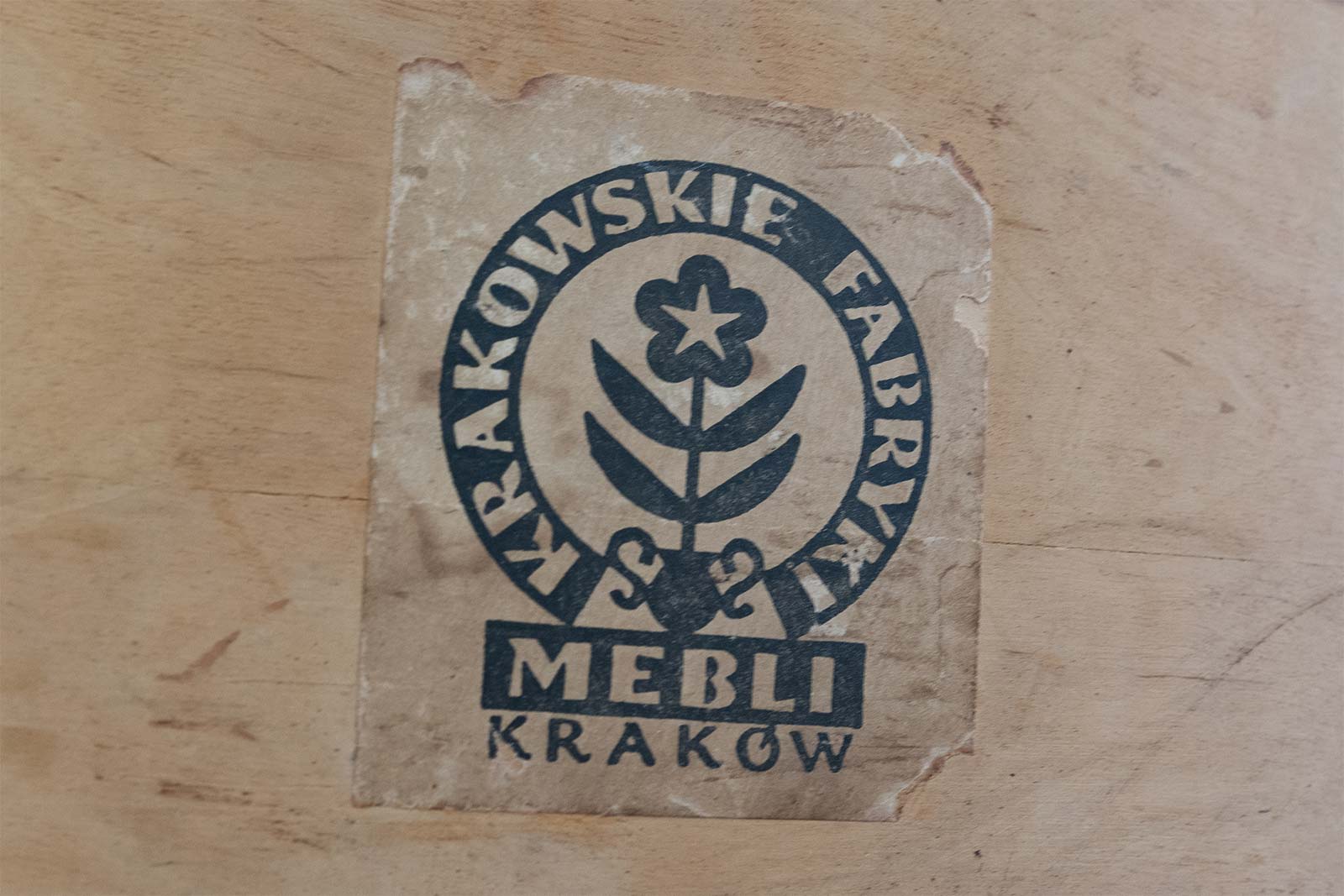 Rozkładany stół, proj. M. Grabiński, Krakowskie Fabryki Mebli, PRL, lata 60