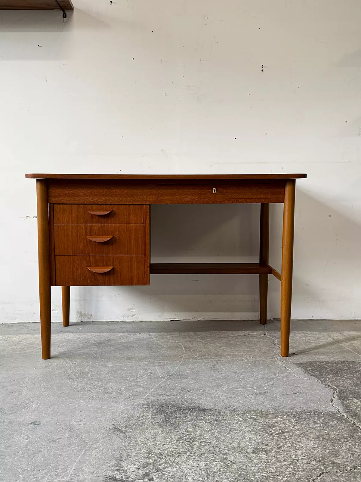 Biurko tekowe vintage, Dania, lat 60/70