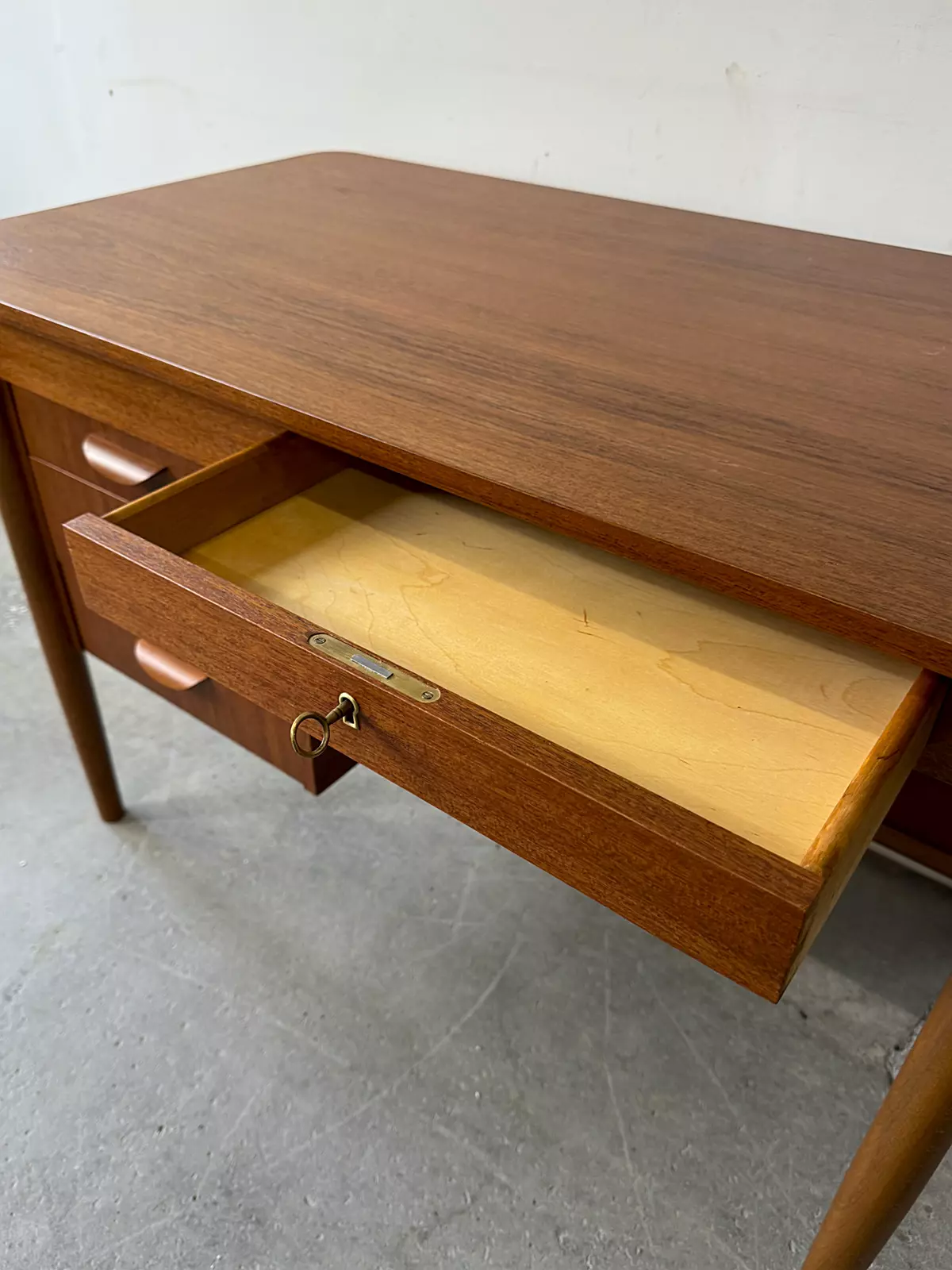 Biurko tekowe vintage, Dania, lat 60/70