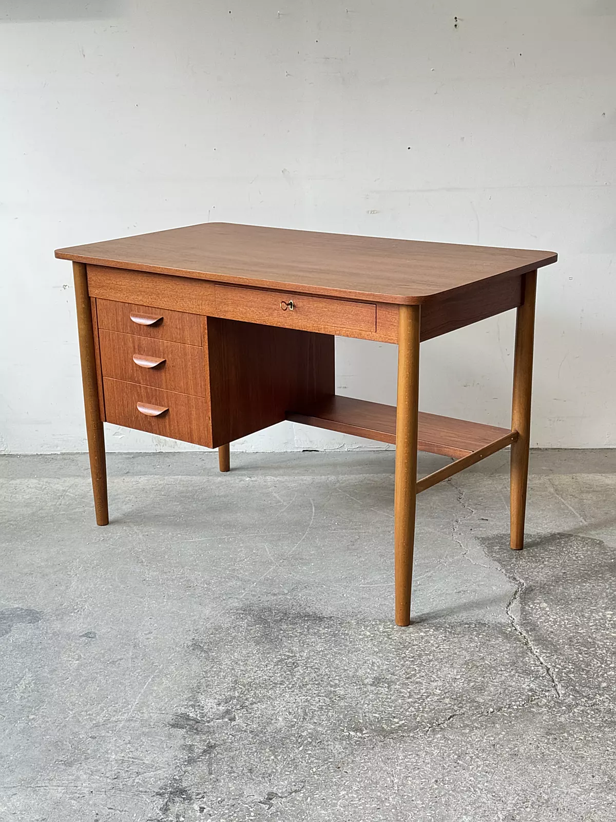 Biurko tekowe vintage, Dania, lat 60/70