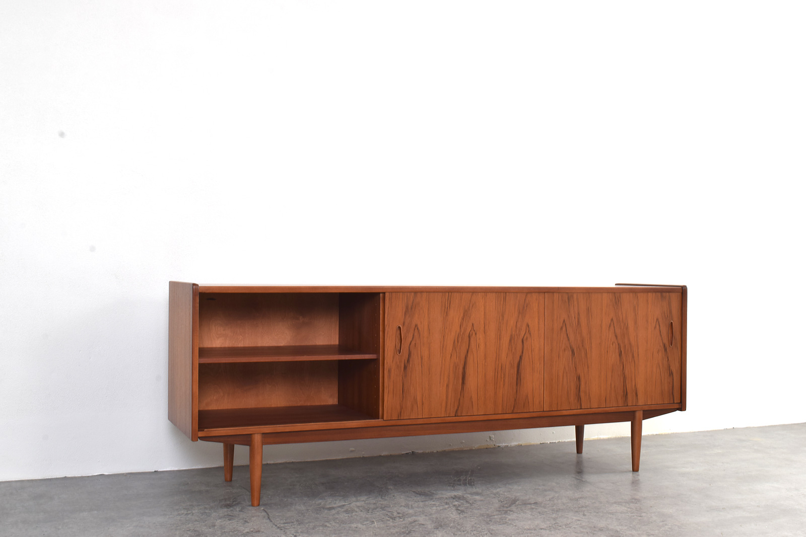 Sideboard vintage Trio, proj. Nils Jonsson, prod. Hugo Troeds, Szwecja, lata 60