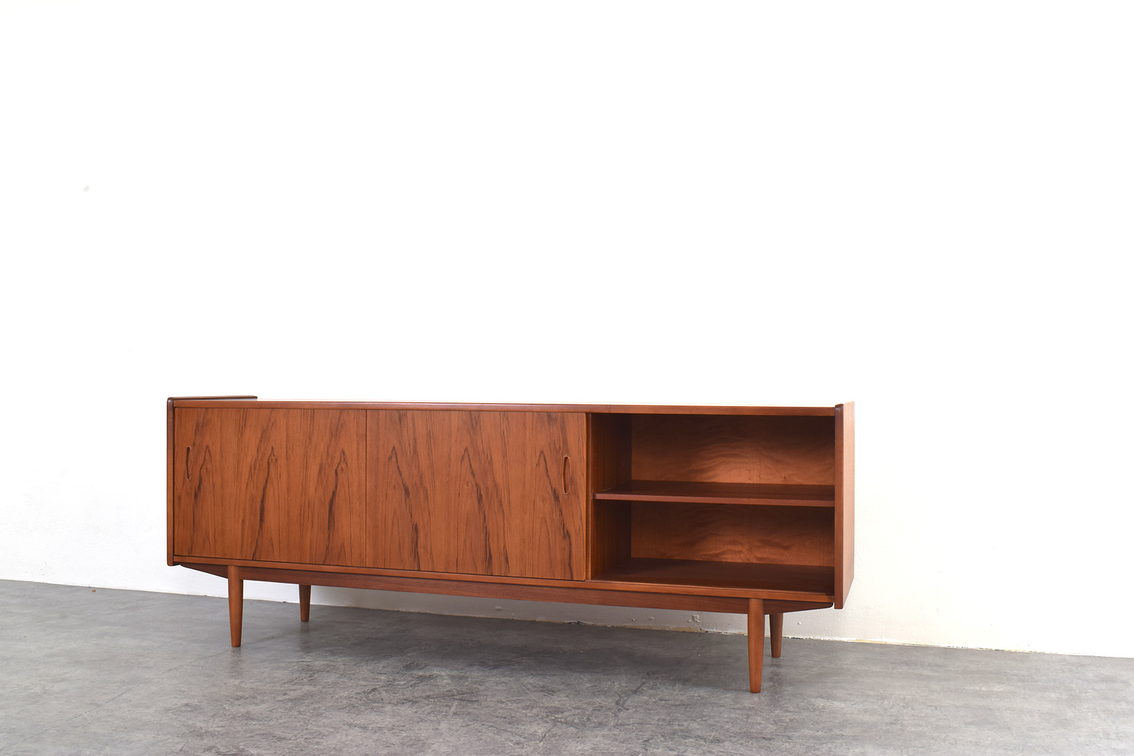 Sideboard vintage Trio, proj. Nils Jonsson, prod. Hugo Troeds, Szwecja, lata 60