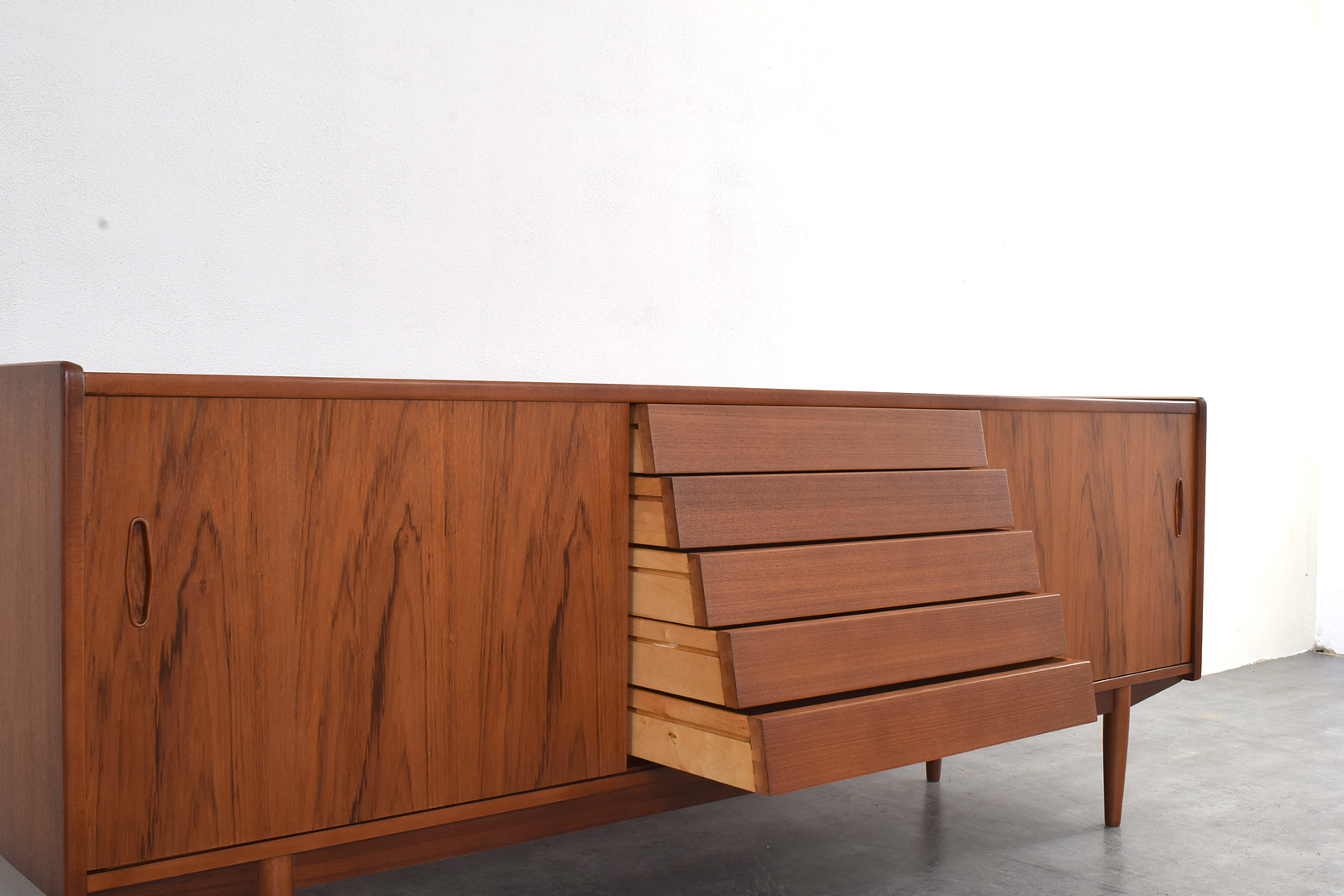 Sideboard vintage Trio, proj. Nils Jonsson, prod. Hugo Troeds, Szwecja, lata 60
