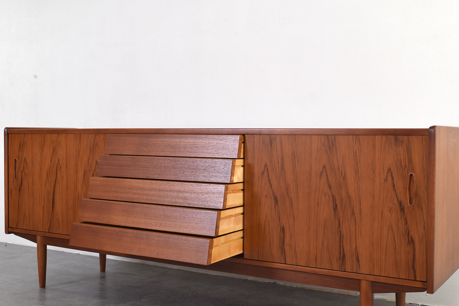 Sideboard vintage Trio, proj. Nils Jonsson, prod. Hugo Troeds, Szwecja, lata 60