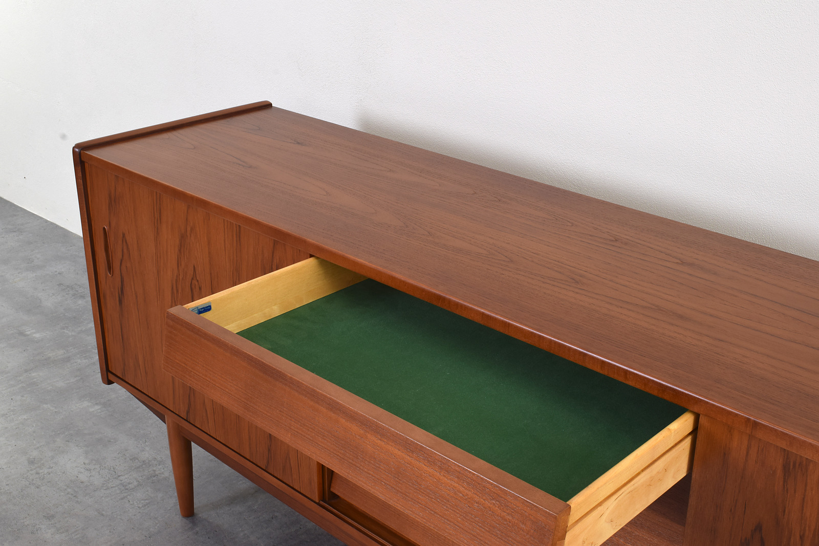 Sideboard vintage Trio, proj. Nils Jonsson, prod. Hugo Troeds, Szwecja, lata 60