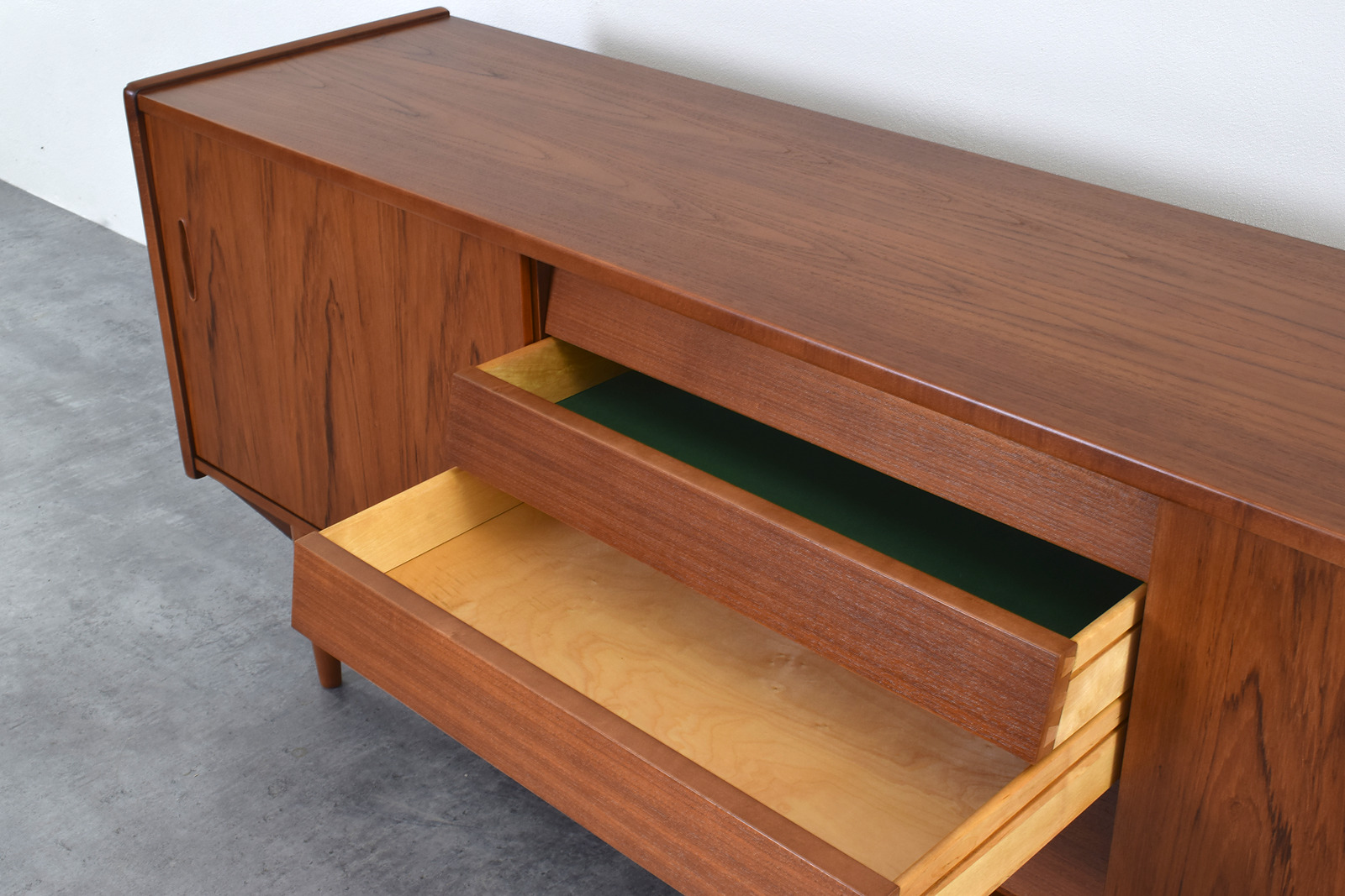 Sideboard vintage Trio, proj. Nils Jonsson, prod. Hugo Troeds, Szwecja, lata 60