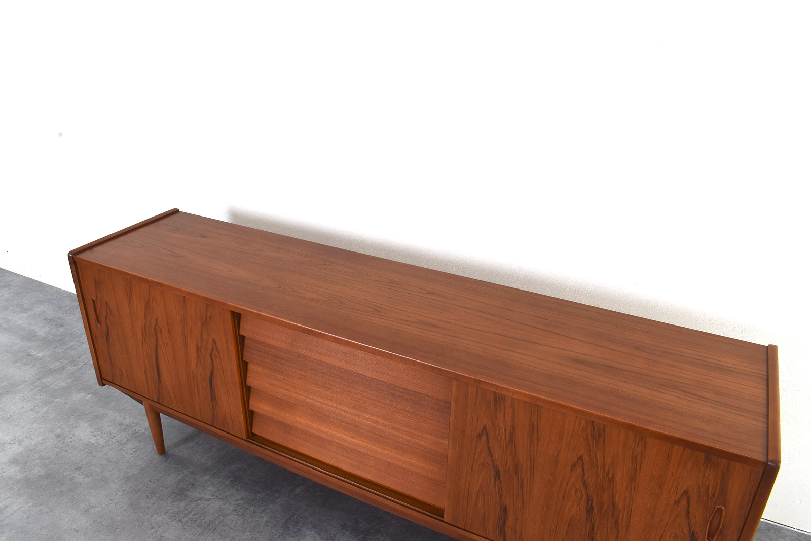 Sideboard vintage Trio, proj. Nils Jonsson, prod. Hugo Troeds, Szwecja, lata 60