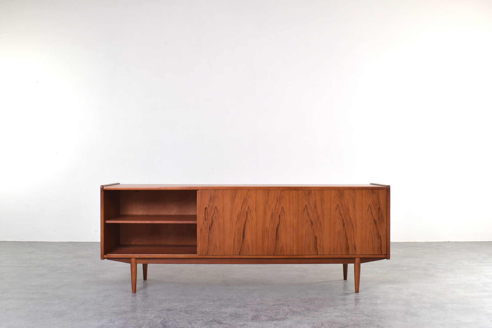 Sideboard vintage Trio, proj. Nils Jonsson, prod. Hugo Troeds, Szwecja, lata 60