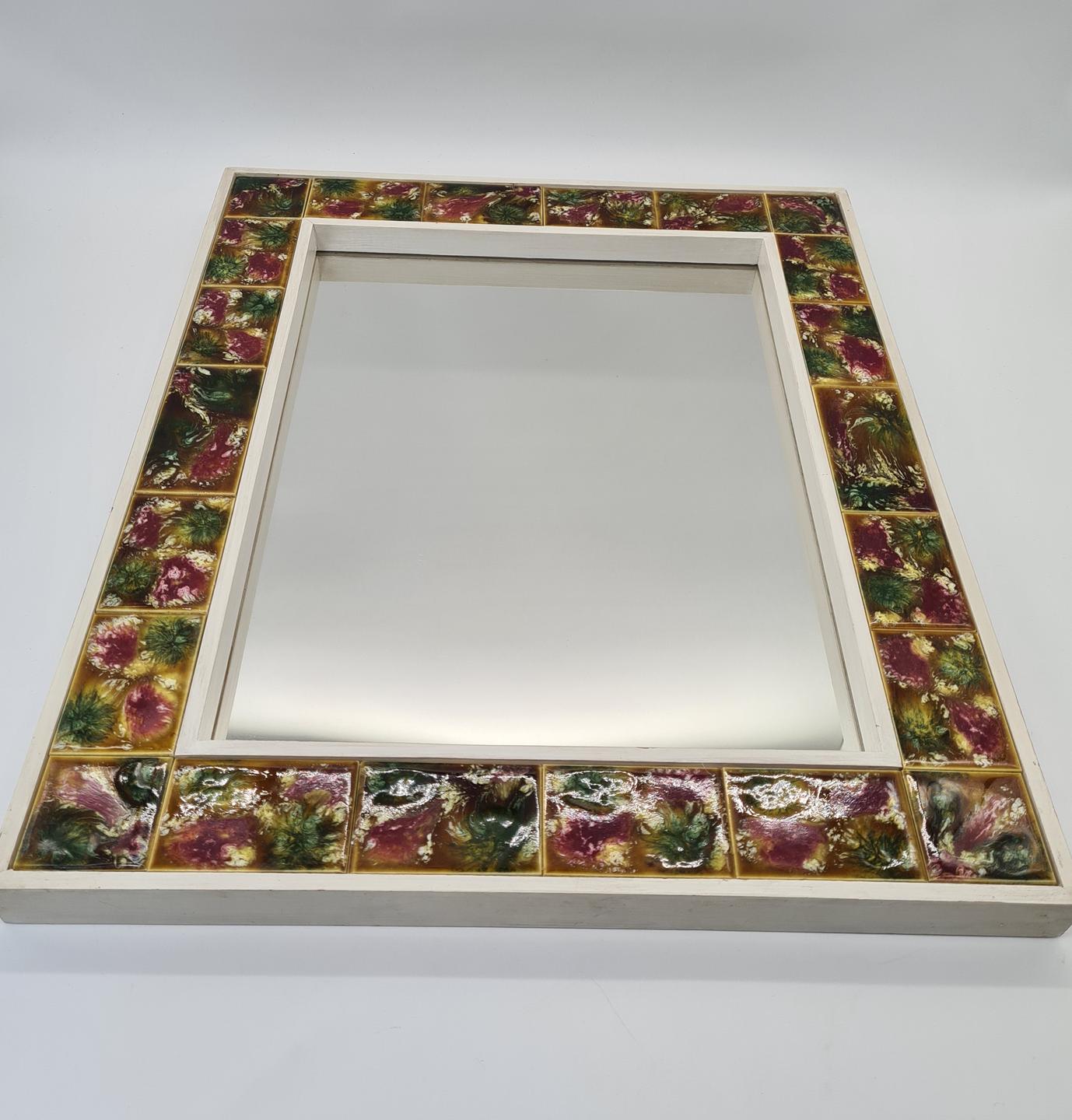 Lustro ze szkliwioną ramą ceramiczną, lata 70