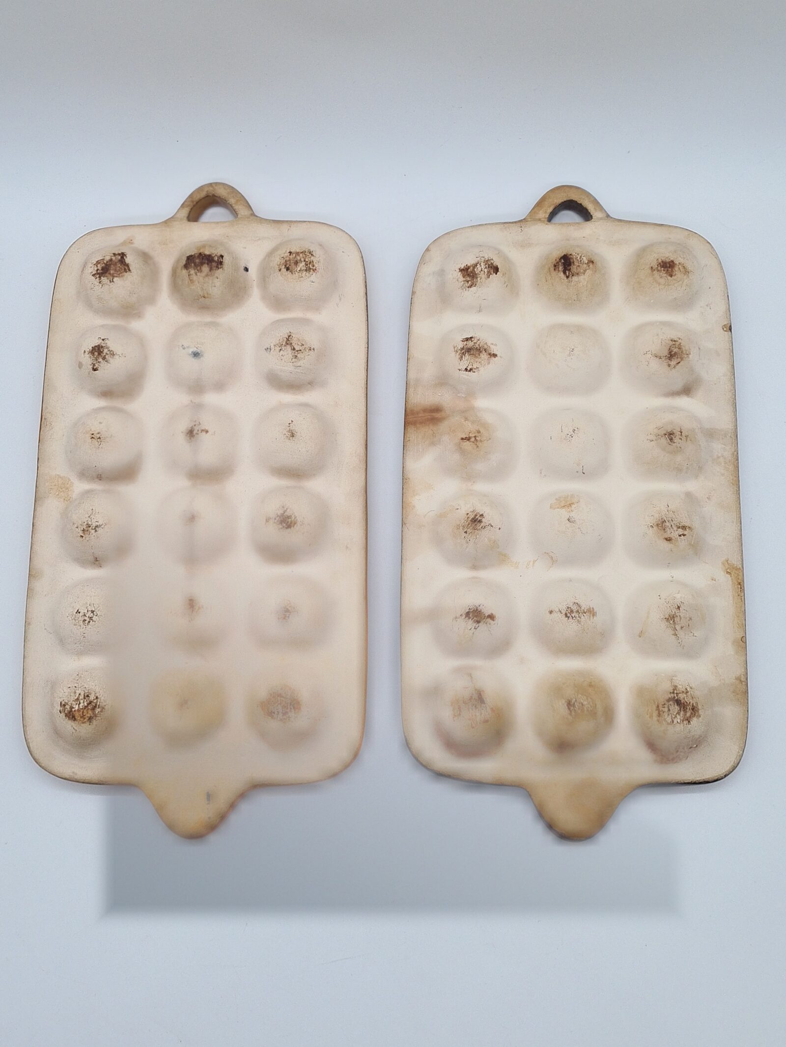 Set of 2 ceramic baking dishes, 1960s