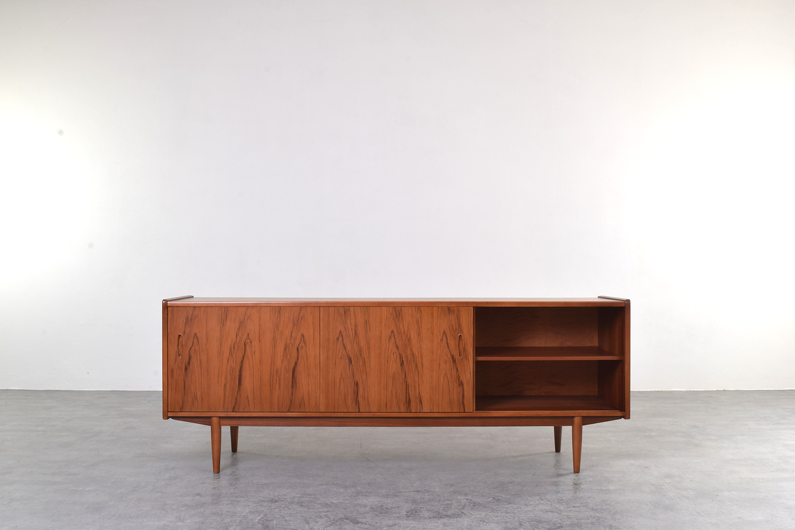 Sideboard vintage Trio, proj. Nils Jonsson, prod. Hugo Troeds, Szwecja, lata 60