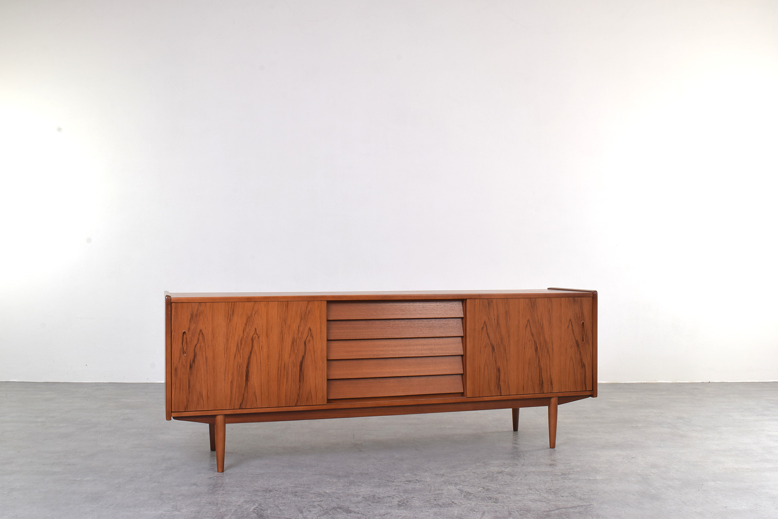 Sideboard vintage Trio, proj. Nils Jonsson, prod. Hugo Troeds, Szwecja, lata 60