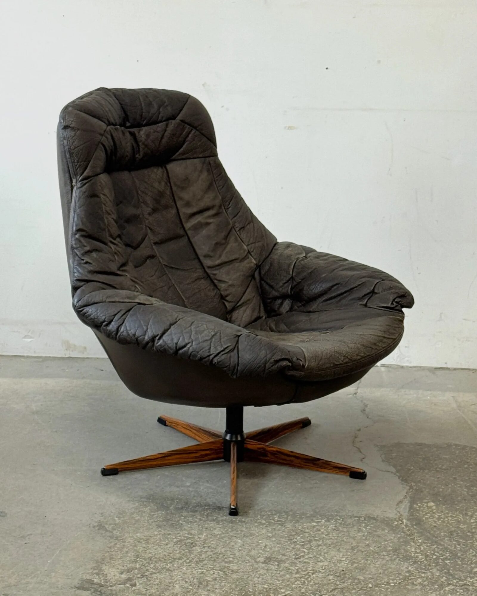 Swivel armchair “Silhouette”, designed by Henry Walter Klein, Bramin Møbler, Denmark, 1970s