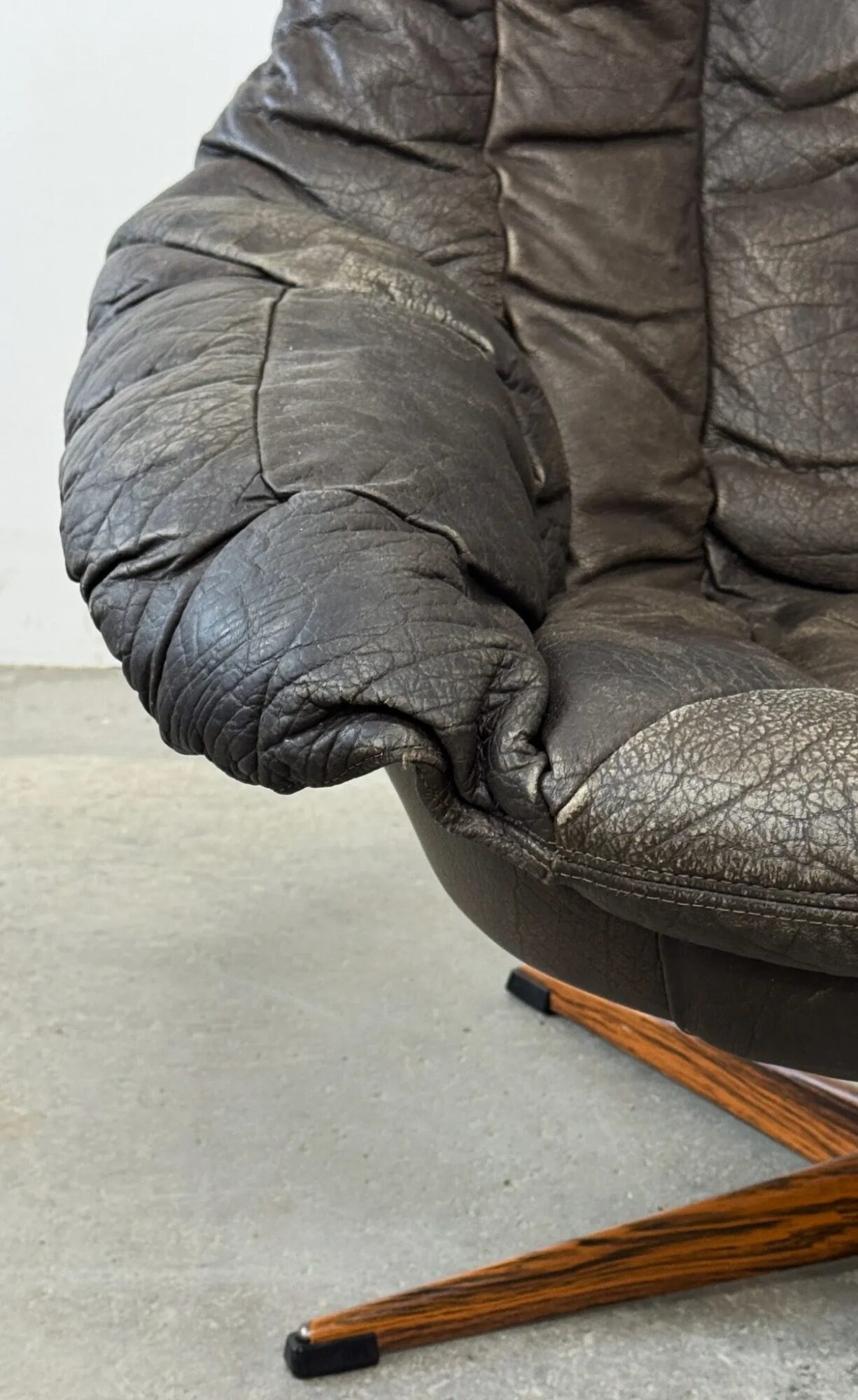 Swivel armchair “Silhouette”, designed by Henry Walter Klein, Bramin Møbler, Denmark, 1970s