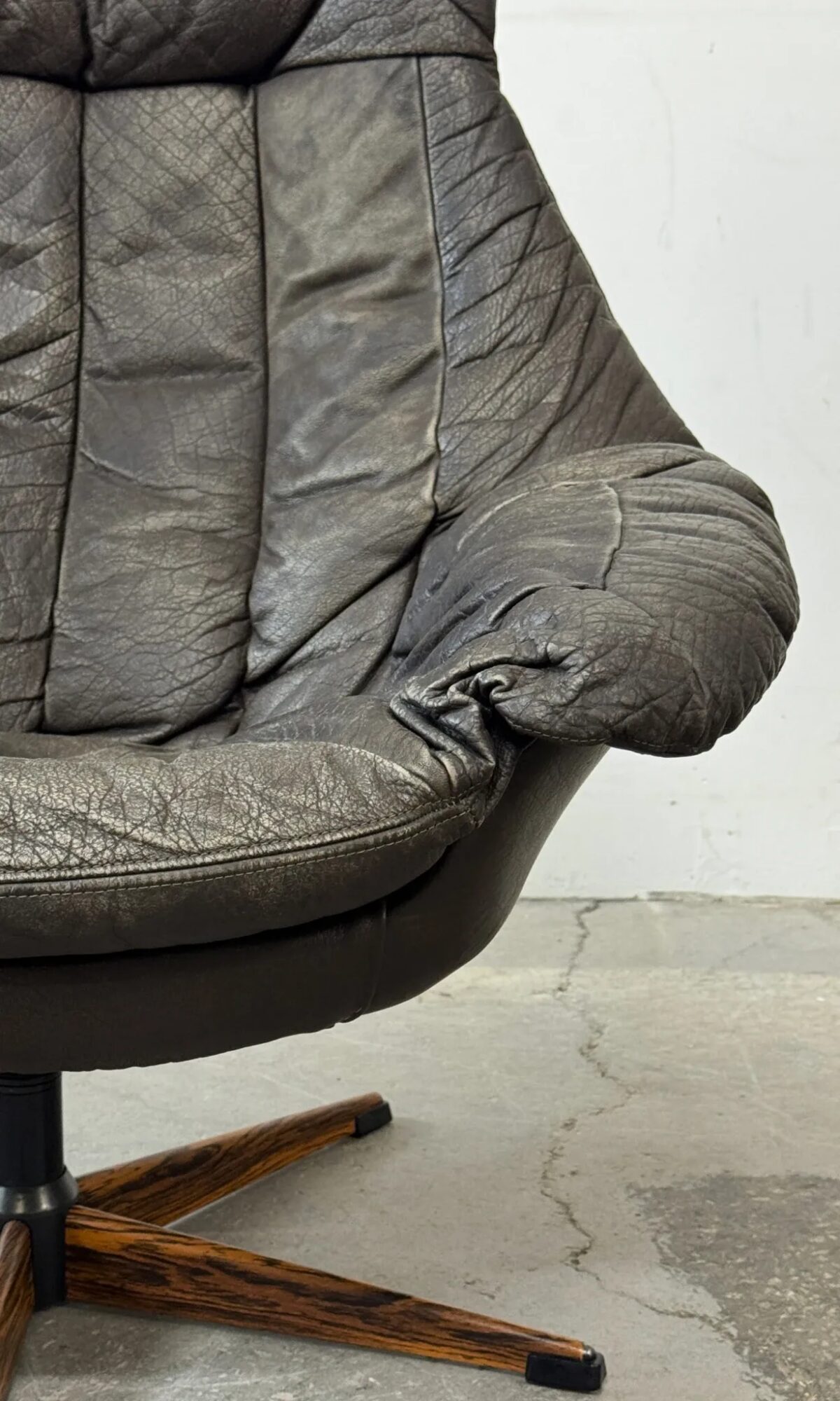Swivel armchair “Silhouette”, designed by Henry Walter Klein, Bramin Møbler, Denmark, 1970s
