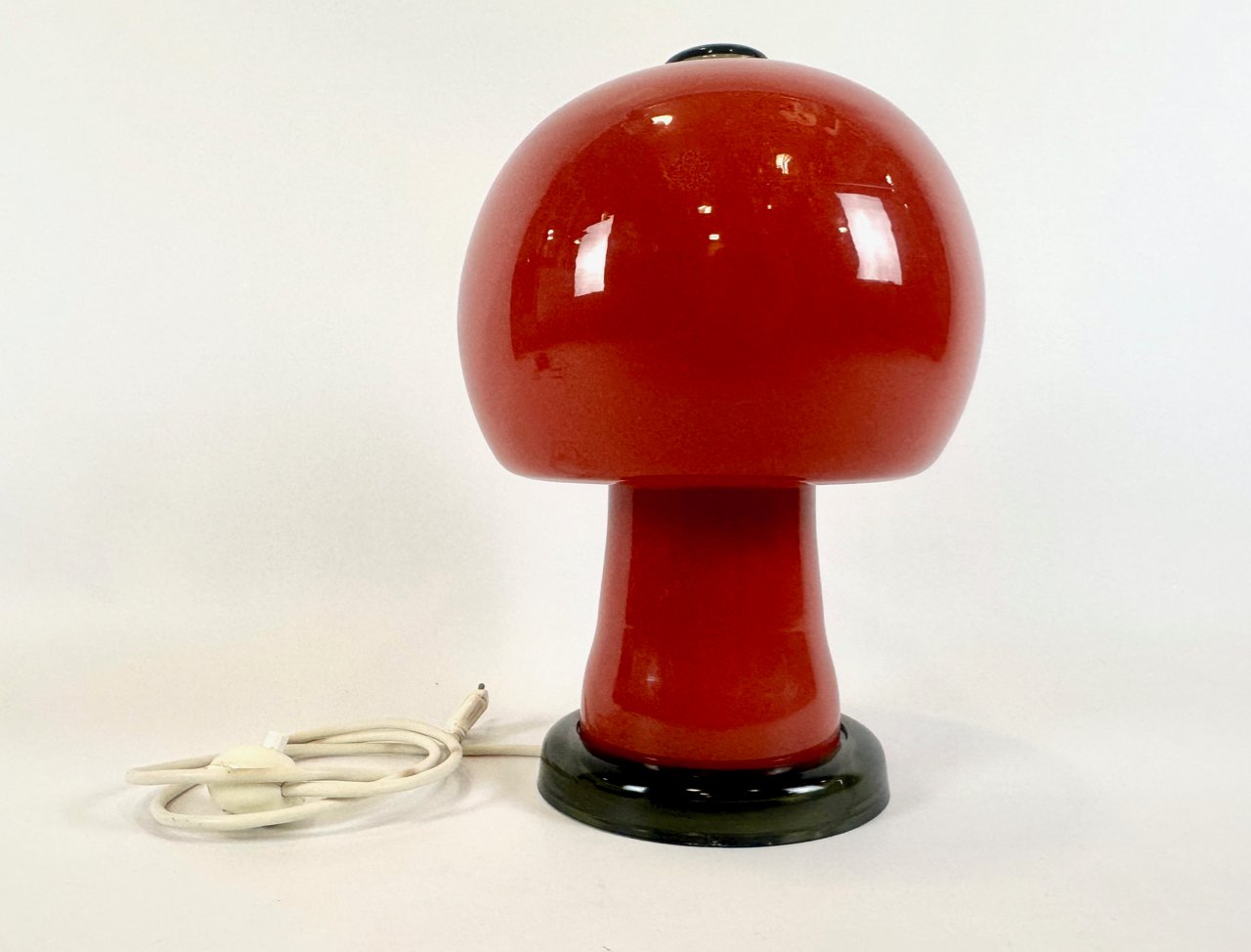 Lampa stołowa grzybek, proj. Karin Korn, Beleuchtungsglaskombinat Görlitz, Niemcy, lata 60