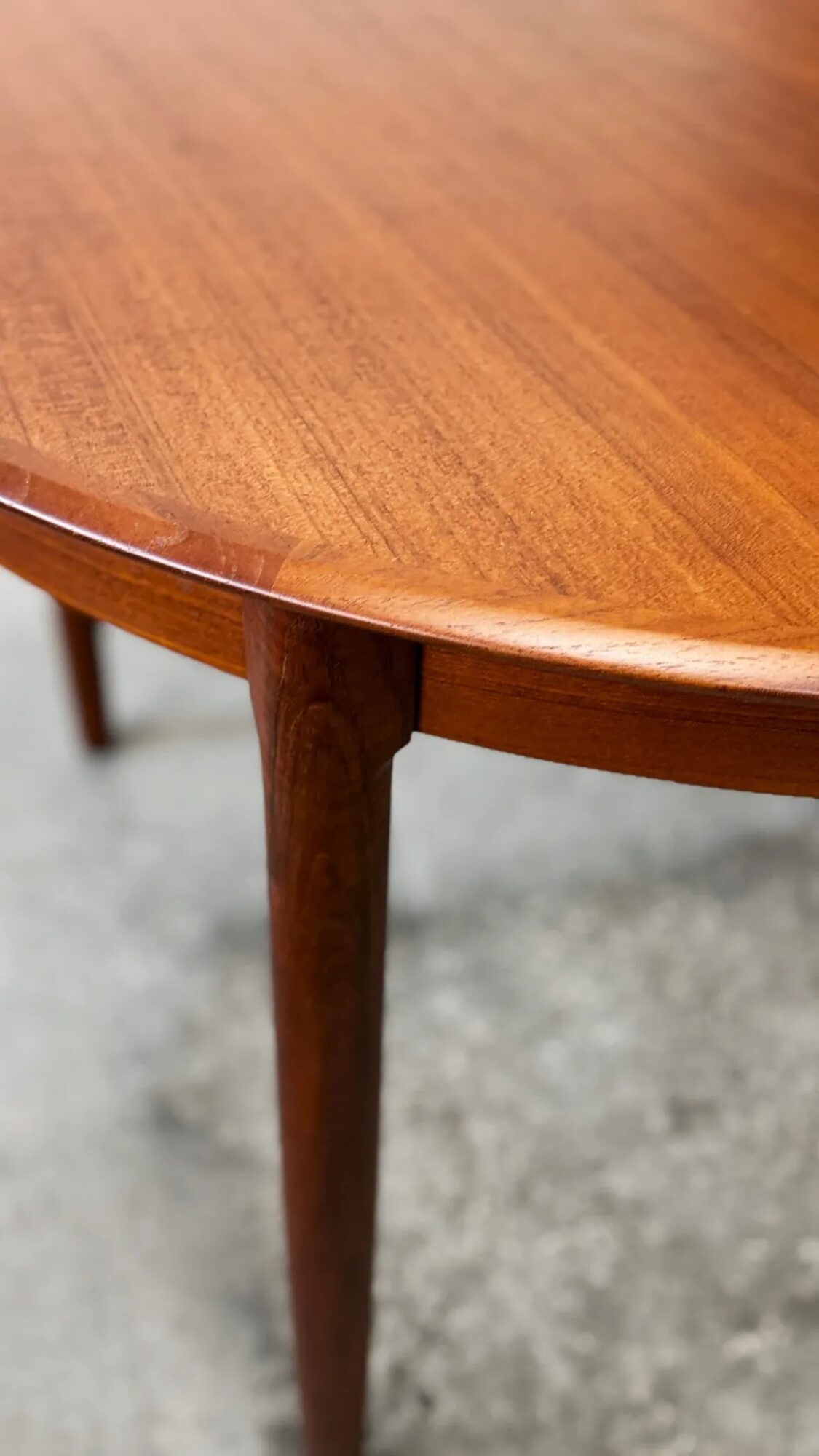 Round extendable teak dining table, Denmark, 1960s