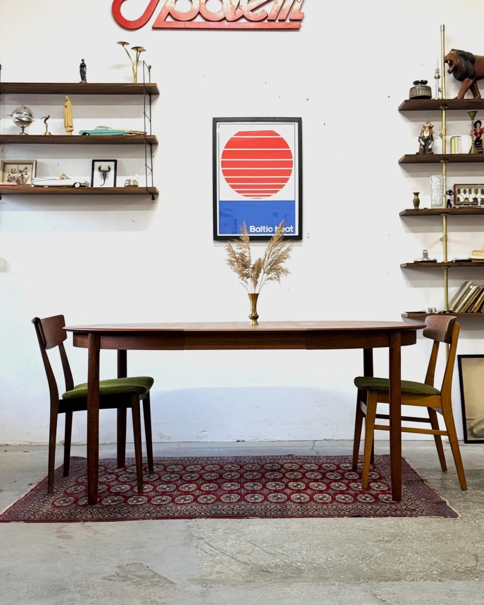 Round extendable teak dining table, Denmark, 1960s
