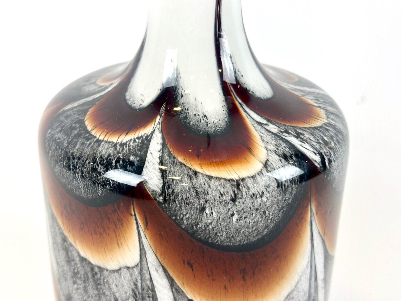 Vase made of opal glass, designed by Carlo Moretti, Murano, Italy, 1970s